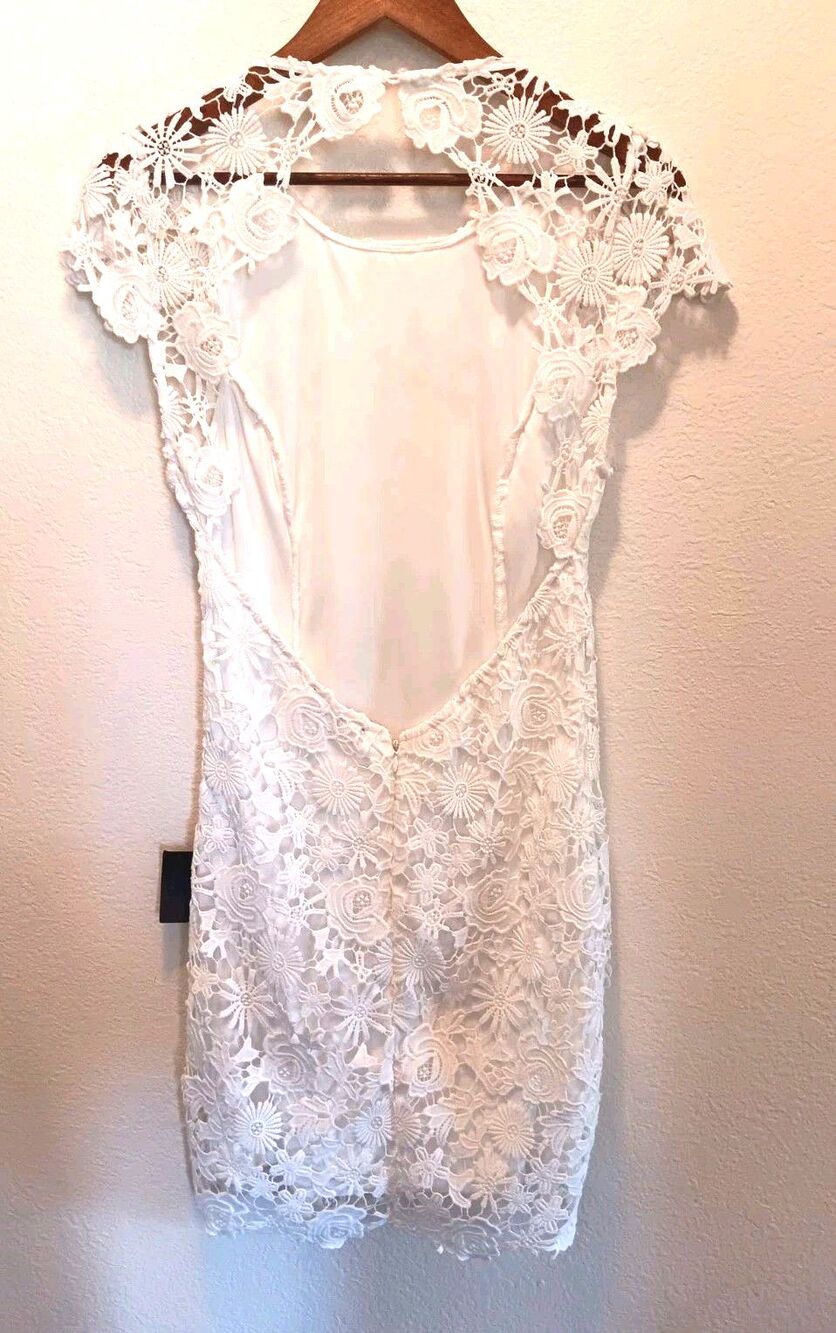 Lulus White Crochet Floral Lace Open Back Mini Dress Cap Sleeve Bridal Size M - Picture 5 of 11